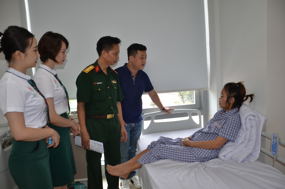 Bạn đọc Dân trí giúp đỡ cô gái 10 năm sống chung với khối u khổng lồ - 1 Bạn đọc Dân trí giúp đỡ cô gái 10 năm sống chung với khối u khổng lồ - 1