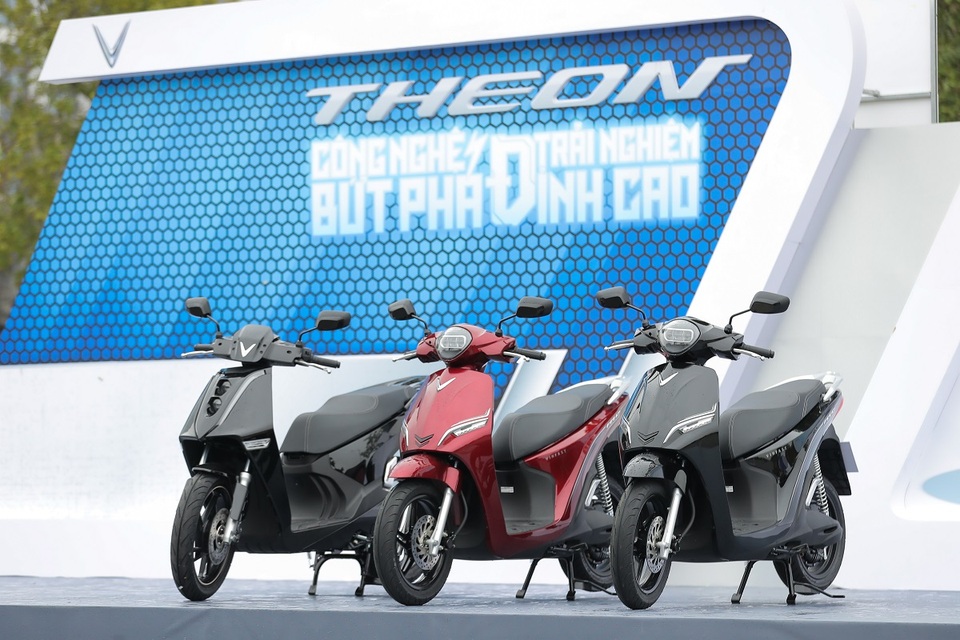 VinFast Theon và Feliz tạo nên chuẩn mực mới cho xe máy điện - 1 VinFast Theon và Feliz tạo nên chuẩn mực mới cho xe máy điện - 1