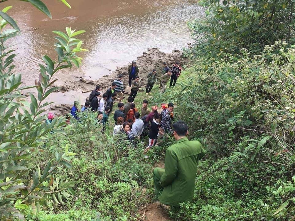 Truy tìm người sát hại cô gái trẻ, chôn vội để lộ cánh tay bên bờ suối - 2 Truy tìm người sát hại cô gái trẻ, chôn vội để lộ cánh tay bên bờ suối - 2