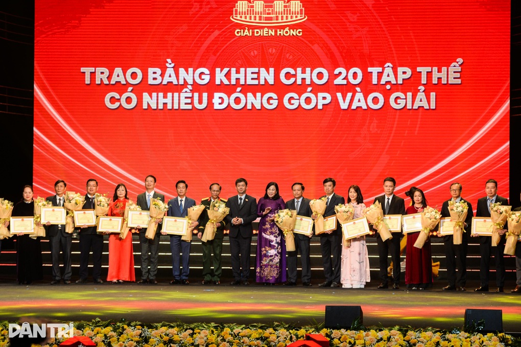 Báo Dân trí đoạt giải Nhì giải Diên Hồng - 3 Báo Dân trí đoạt giải Nhì giải Diên Hồng - 3