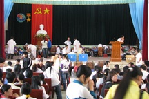 Hơn 200 sinh viên đại học Vinh hiến máu nhân đạo