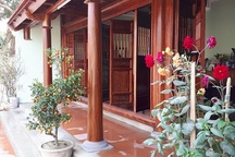 Đại gia Việt tuổi xế chiều chi tiền tỷ xây nhà gỗ truyền thống