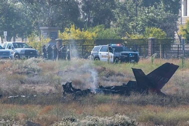 Máy bay Mỹ rơi rồi nổ tung, 6 người thiệt mạng