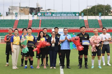 Trận đấu giao hữu bóng đá đặc biệt trên sân Thống Nhất