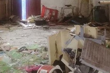 Mìn phát nổ khi cả nhà đang ngủ, 3 người bị thương