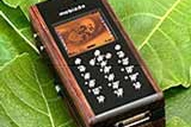 Điện thoại vỏ gỗ - Mobiado kiểu dáng thể thao