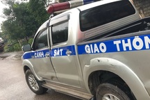 Xe khách chở pháo lậu tông vào xe CSGT khi bị truy đuổi