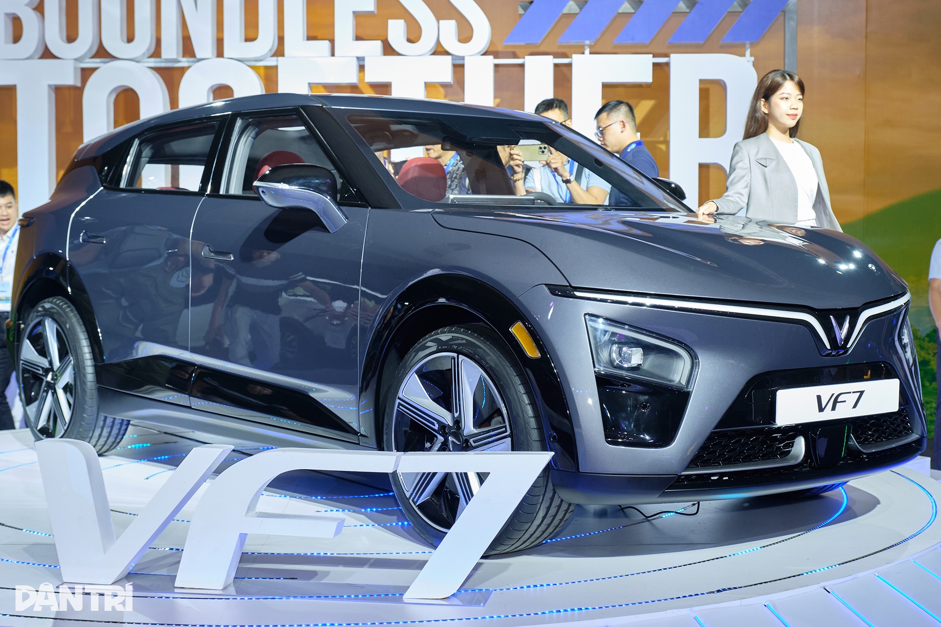 Triển lãm xe điện VinFast: Đa dạng sản phẩm, nhiều hoạt động trải nghiệm - 9