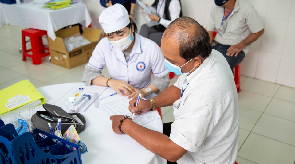 Hơn 800 người đăng ký tiêm thử vắc xin ngừa Covid-19 made-in Vietnam - 3 Hơn 800 người đăng ký tiêm thử vắc xin ngừa Covid-19 made-in Vietnam - 3