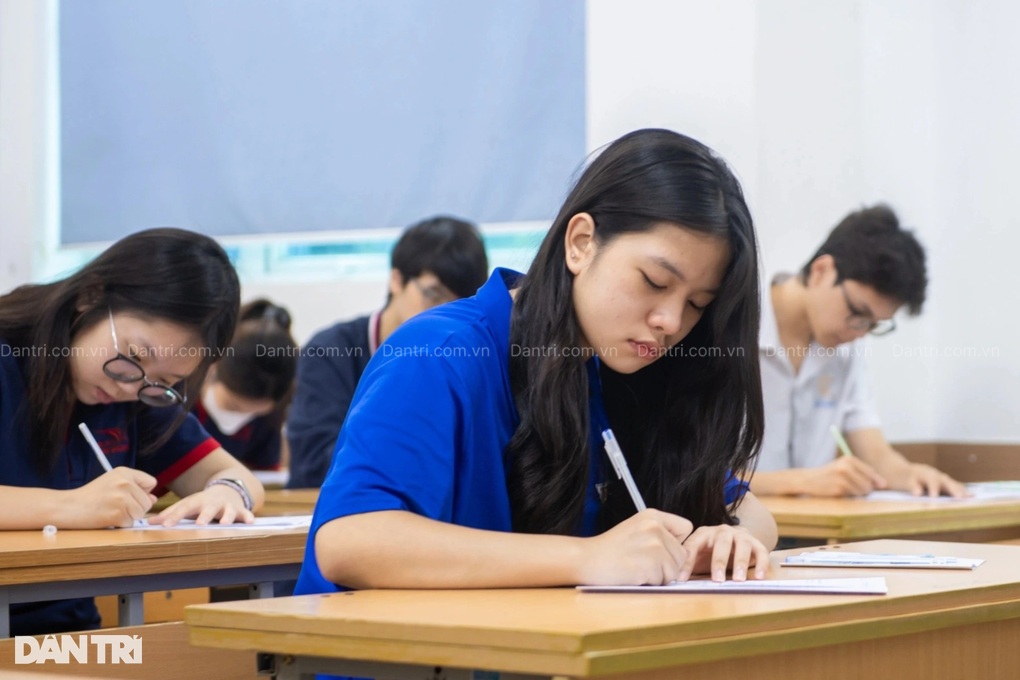 Chạy đua với đề tham khảo tốt nghiệp THPT 2025 - 2 Chạy đua với đề tham khảo tốt nghiệp THPT 2025 - 2