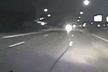 Xem cảnh sát Mỹ chặn bắt xe ô tô đi ngược chiều trên đường cao tốc