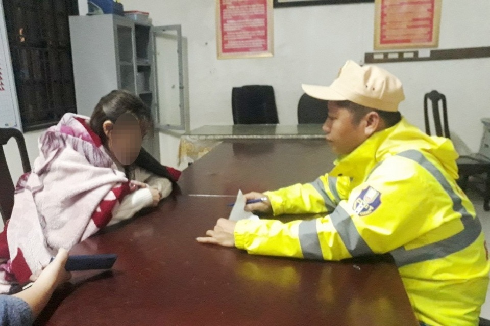 Cứu thiếu nữ rơi xuống sông Hương trong đêm lạnh - 1 Cứu thiếu nữ rơi xuống sông Hương trong đêm lạnh - 1