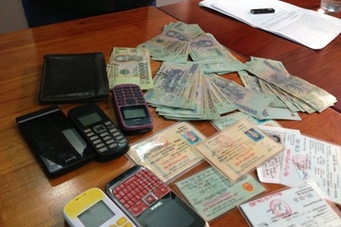 Truy bắt người mẹ trong vụ cùng con dàn cảnh gây án