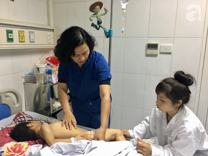 Mẹ khóc cạn nước mắt vì đứa con trai bại não bị 4 con chó cắn đứt bộ phận sinh dục - Ảnh 3. Mẹ khóc cạn nước mắt vì đứa con trai bại não bị 4 con chó cắn đứt bộ phận sinh dục - Ảnh 3.