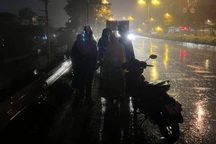 Truy tìm tài xế xe bán tải tông trúng 3 cô gái trong đêm rồi bỏ chạy