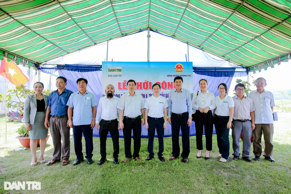Khởi công xây dựng điểm trường Dân trí giúp học sinh nghèo tại Đắk Lắk - 9 Khởi công xây dựng điểm trường Dân trí giúp học sinh nghèo tại Đắk Lắk - 9