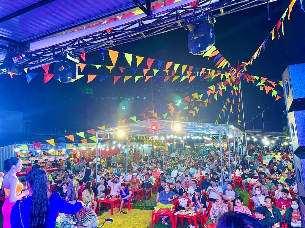 Lời cầu xin đừng gọi mẹ là pê đê của con gái nữ hoàng lô tô - 7 Lời cầu xin đừng gọi mẹ là pê đê của con gái nữ hoàng lô tô - 7