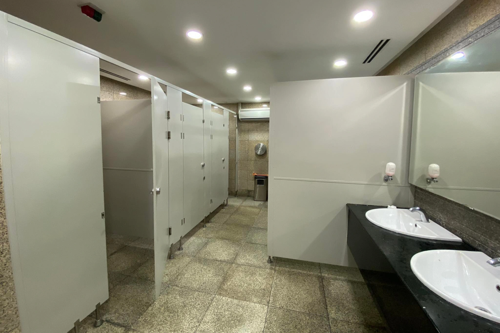 Du khách kể chuyện dở khóc dở cười tìm nhà vệ sinh ở trung tâm TPHCM - 1 Du khách kể chuyện dở khóc dở cười tìm nhà vệ sinh ở trung tâm TPHCM - 1