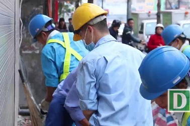 Hà Nội: Phá hàng loạt thềm nhà "đòi lại" vỉa hè
