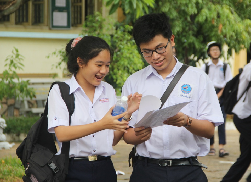 Phú Yên: Đề thi môn tiếng Anh dễ, thí sinh như “cứu được bàn thua” - 1 Phú Yên: Đề thi môn tiếng Anh dễ, thí sinh như “cứu được bàn thua” - 1
