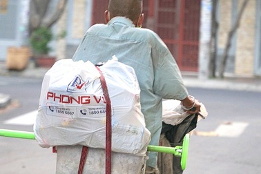 Người bán hàng rong, quét rác vui vì sẽ được hỗ trợ từ gói 62.000 tỷ đồng