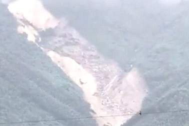 Sạt lở núi ở Đà Nẵng, một người bị vùi lấp tử vong