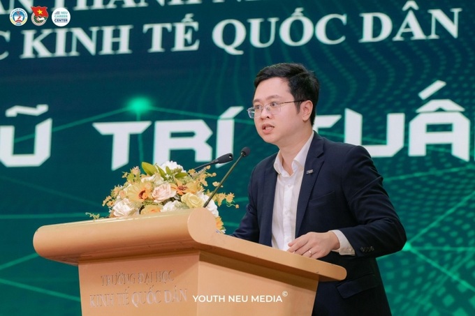 ThS. Vũ Trí Tuấn - Bí thư Đoàn trường Đại học Kinh tế quốc dân phát biểu trong lễ khai mạc.