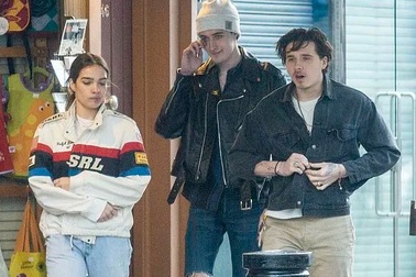 Brooklyn Beckham đón sinh nhật tuổi 20 bên bạn gái người mẫu
