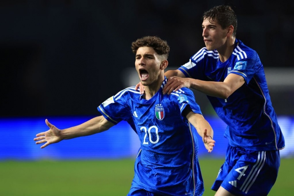 Siêu phẩm sút phạt khiến U20 Hàn Quốc gục ngã ở bán kết World Cup U20 - 2 Siêu phẩm sút phạt khiến U20 Hàn Quốc gục ngã ở bán kết World Cup U20 - 2