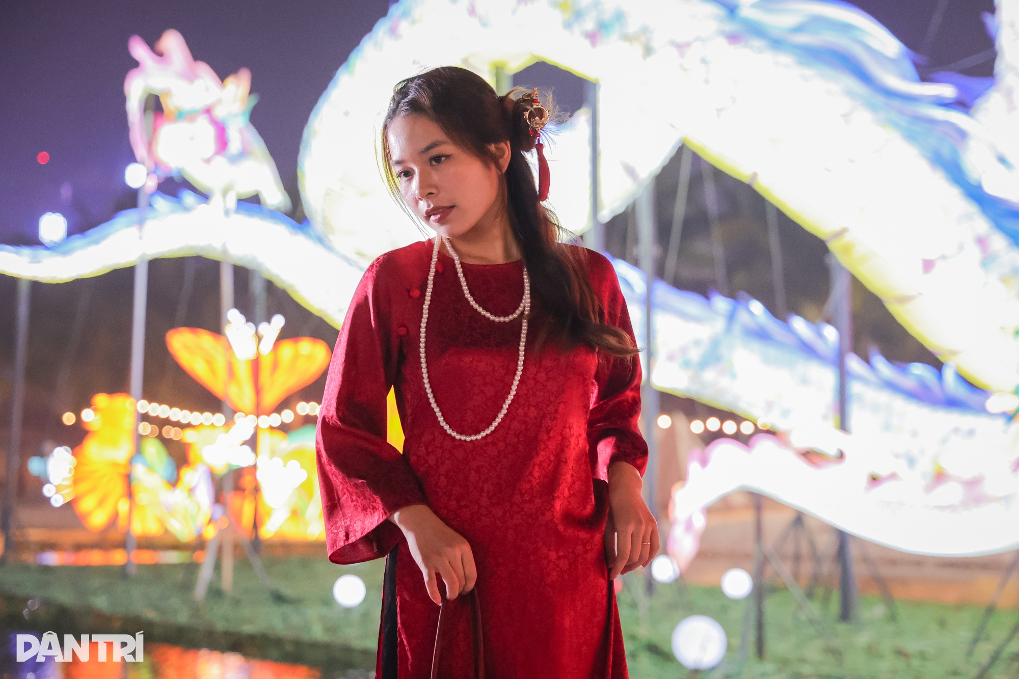 ໂຄມໄຟຂະໜາດໃຫຍ່ 70 ແມັດ ສ້າງຄວາມແປກໃຈໃຫ້ນັກທ່ອງທ່ຽວຊາວຍີ່ປຸ່ນ: ຊາວຫວຽດນາມ ມີຄວາມສ້າງສັນ! - ໑໓ Đèn lồng khổng lồ 70m làm khách Nhật bất ngờ: Người Việt quá sáng tạo! - 13