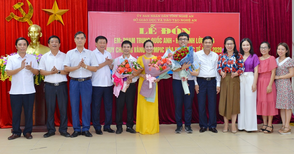 Đón nam sinh xứ Nghệ đầu tiên đạt Huy chương vàng Olympic Hóa học quốc tế - 6 Đón nam sinh xứ Nghệ đầu tiên đạt Huy chương vàng Olympic Hóa học quốc tế - 6