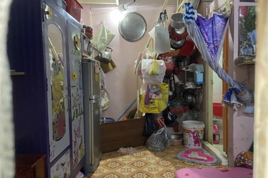 Hai vợ chồng cùng con gái tử vong trong phòng trọ ở TPHCM