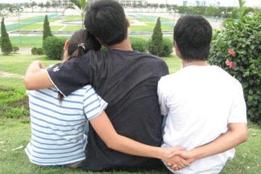 Những cô nàng thích yêu kiểu “xen canh gối vụ”