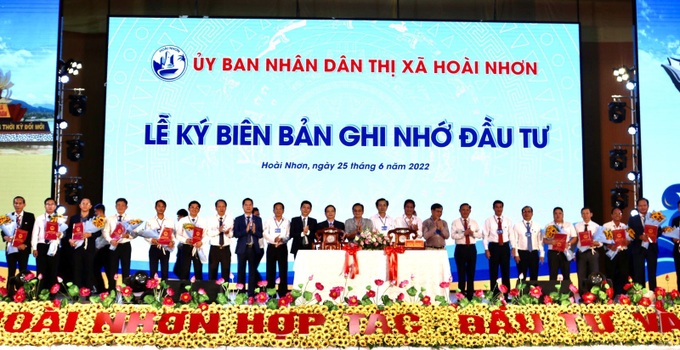 Thị xã Hoài Nhơn và các doanh nghiệp ký kết Biên bản ghi nhớ đầu tư