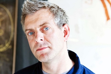 Nhà thiết kế đồ họa danh tiếng Peter Anderson đến Hà Nội làm Giám khảo