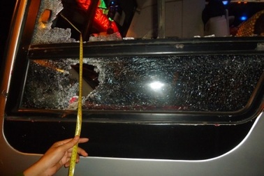 Bắt 4 đối tượng dùng ná cao su bắn và ném đá vào xe khách