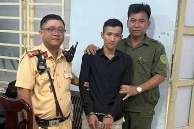 Thanh niên tàng trữ ma túy, dương tính với chất cấm khi lái xe ở TPHCM