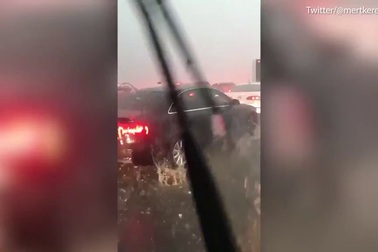 Mưa đá xảy ra dữ dội ở thủ đô Istanbul, Thổ Nhĩ Kỳ