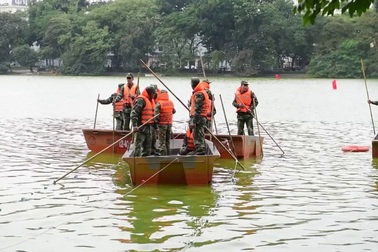 Hà Nội bắt đầu nạo vét bùn Hồ Gươm với kinh phí 30 tỉ đồng