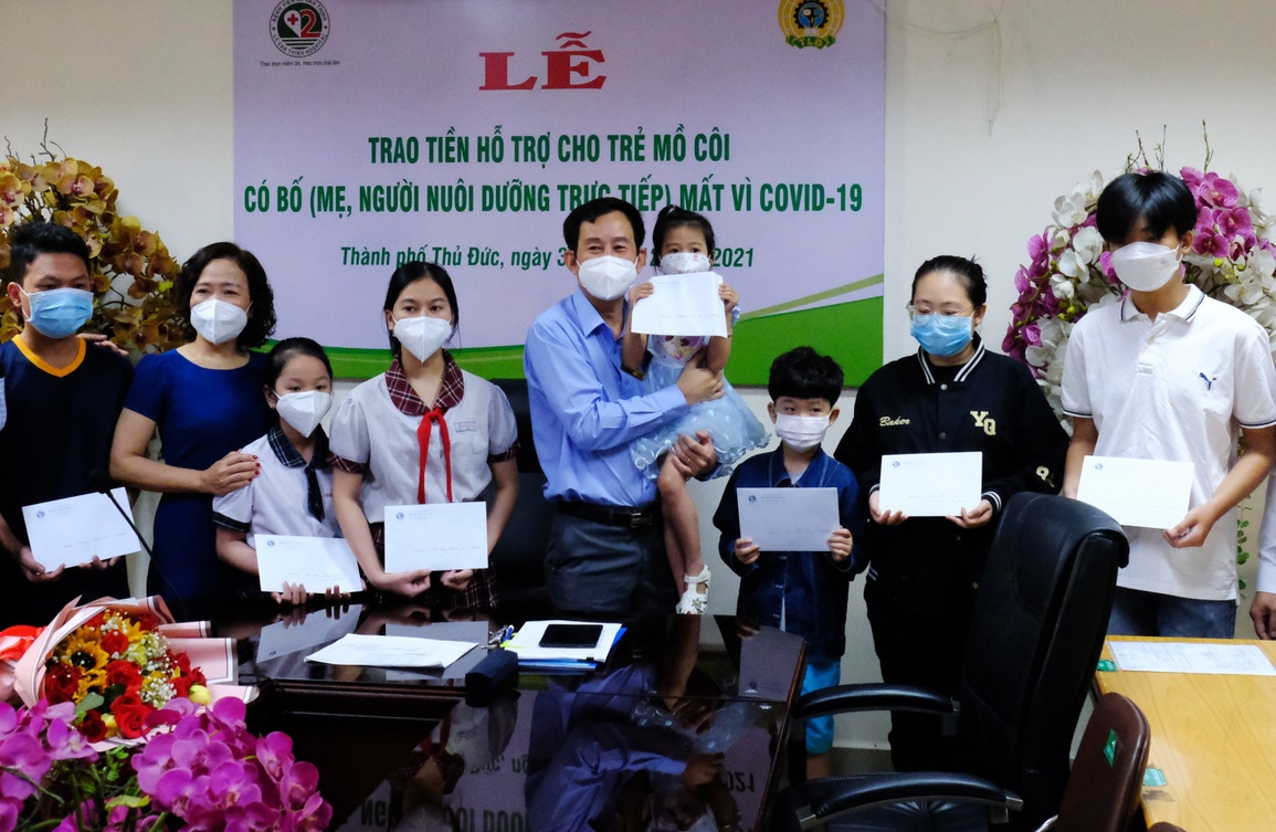 Ngày cuối năm xúc động của bé 5 tuổi mất mẹ vì Covid-19 - 5 Ngày cuối năm xúc động của bé 5 tuổi mất mẹ vì Covid-19 - 5