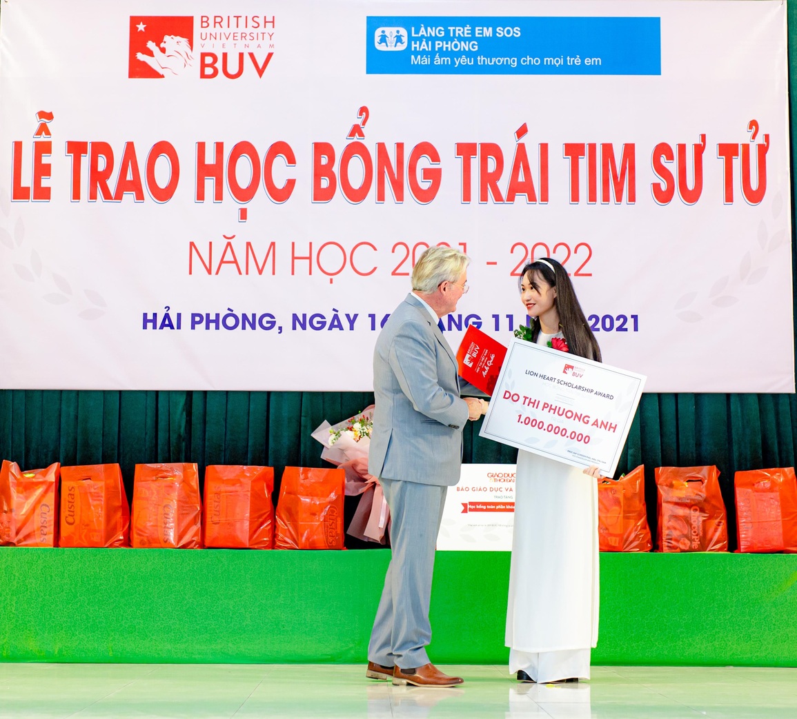 Cô bé bị bỏ rơi ở bụi tre, lớn lên từ làng SOS và ước mơ có nhiều mẹ - 1 Cô bé bị bỏ rơi ở bụi tre, lớn lên từ làng SOS và ước mơ có nhiều mẹ - 1