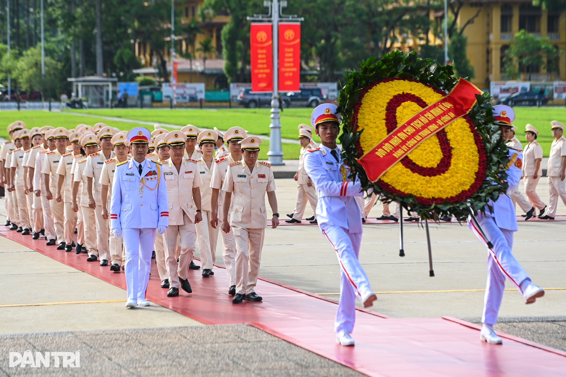 Lãnh đạo Đảng, Nhà nước đặt vòng hoa, viếng Lăng Chủ tịch Hồ Chí Minh - 6 Lãnh đạo Đảng, Nhà nước đặt vòng hoa, viếng Lăng Chủ tịch Hồ Chí Minh - 6
