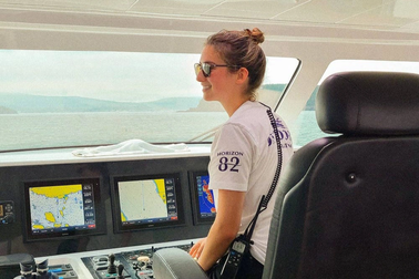 Cô gái 22 tuổi làm nghề đặc biệt, được trả 5.000 USD và du lịch thế giới