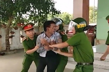 Khởi tố người đàn ông đốt nhà, đòi tự thiêu cùng 3 con nhỏ