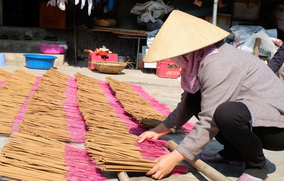 Làng nghề làm hương ở Thanh Hóa chạy nước rút ngày cận Tết - 1 Làng nghề làm hương ở Thanh Hóa chạy nước rút ngày cận Tết - 1
