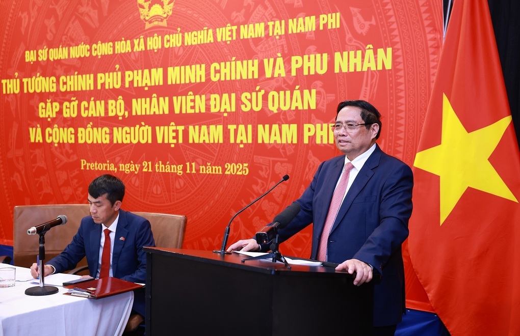 Prim-ministrul face apel la vietnamezii din Africa de Sud să-și ajute compatrioții afectați de dezastre naturale - 2 Thủ tướng kêu gọi người Việt ở Nam Phi giúp đỡ đồng bào chịu thiên tai - 2