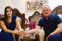 Bộ trưởng Na Uy mất chức vì đi du lịch với bạn gái hoa hậu