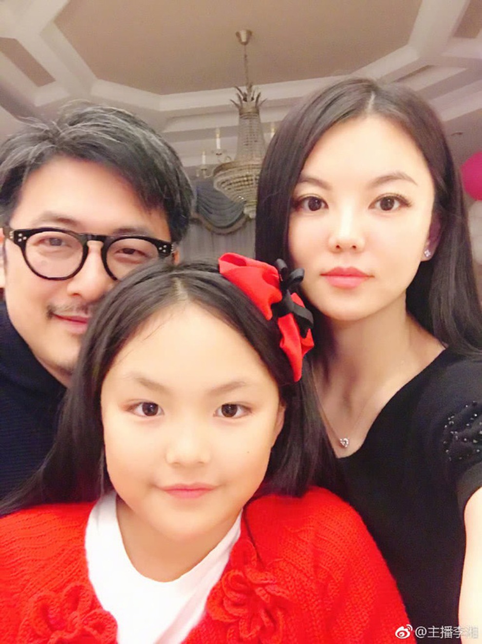 Hôn nhân sóng gió của MC giàu nhất Trung Quốc và người chồng lăng nhăng - 2 Hôn nhân sóng gió của MC giàu nhất Trung Quốc và người chồng lăng nhăng - 2