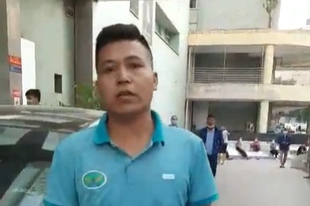 CSGT Hà Nội dẫn đường cho xe taxi chở cháu bé đi cấp cứu - 1 CSGT Hà Nội dẫn đường cho xe taxi chở cháu bé đi cấp cứu - 1