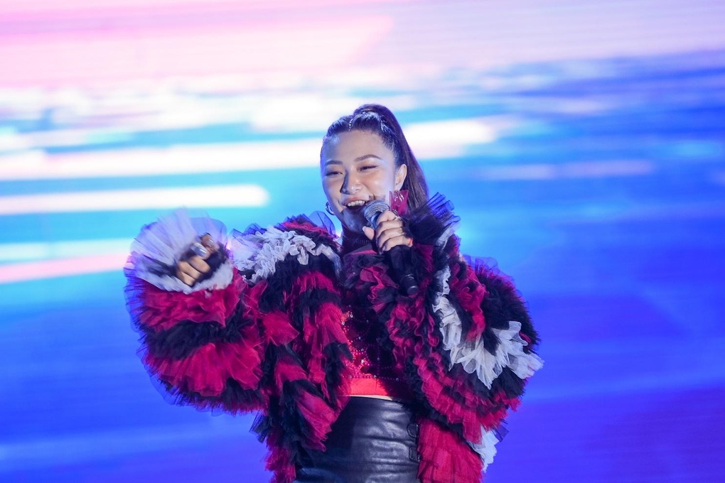 Nồng nhiệt và sâu lắng trong đêm nghệ thuật Sun Fest thứ 9 với chủ đề nhạc Bolero - 1 Nồng nhiệt và sâu lắng trong đêm nghệ thuật Sun Fest thứ 9 với chủ đề nhạc Bolero - 1